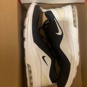 Nike air max motion 2